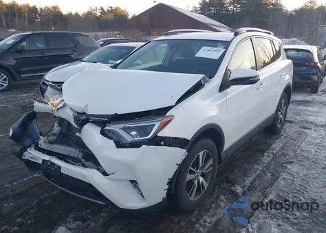 2018 Toyota Rav4 Xle z USA, uszkodzony, nr VIN JTMRFREV0JJ188822